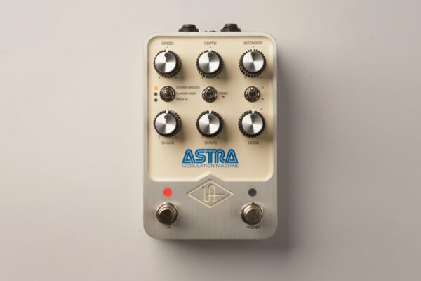 UNIVERSAL AUDIO UAFX Astra Modulation Machine Stereo Effects Pedal - immagine 3