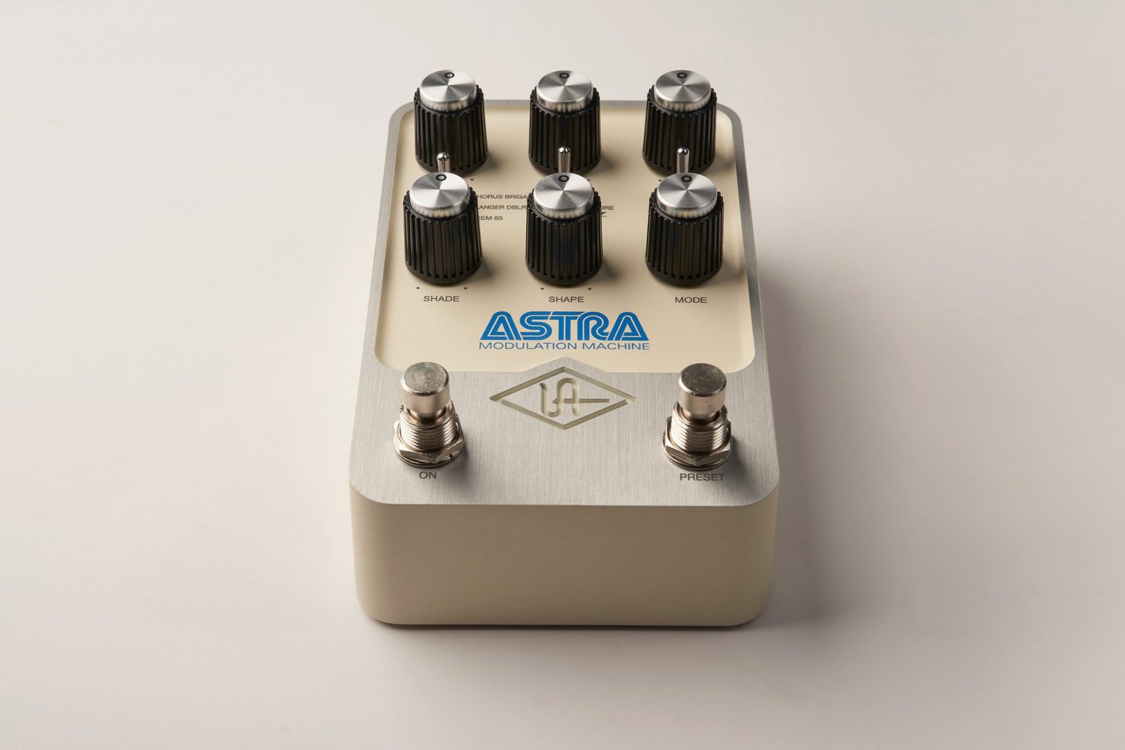 UNIVERSAL AUDIO UAFX Astra Modulation Machine Stereo Effects Pedal