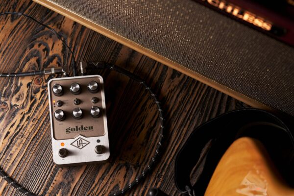 UNIVERSAL AUDIO UAFX Golden Reverberator Stereo Effects Pedal - immagine 3