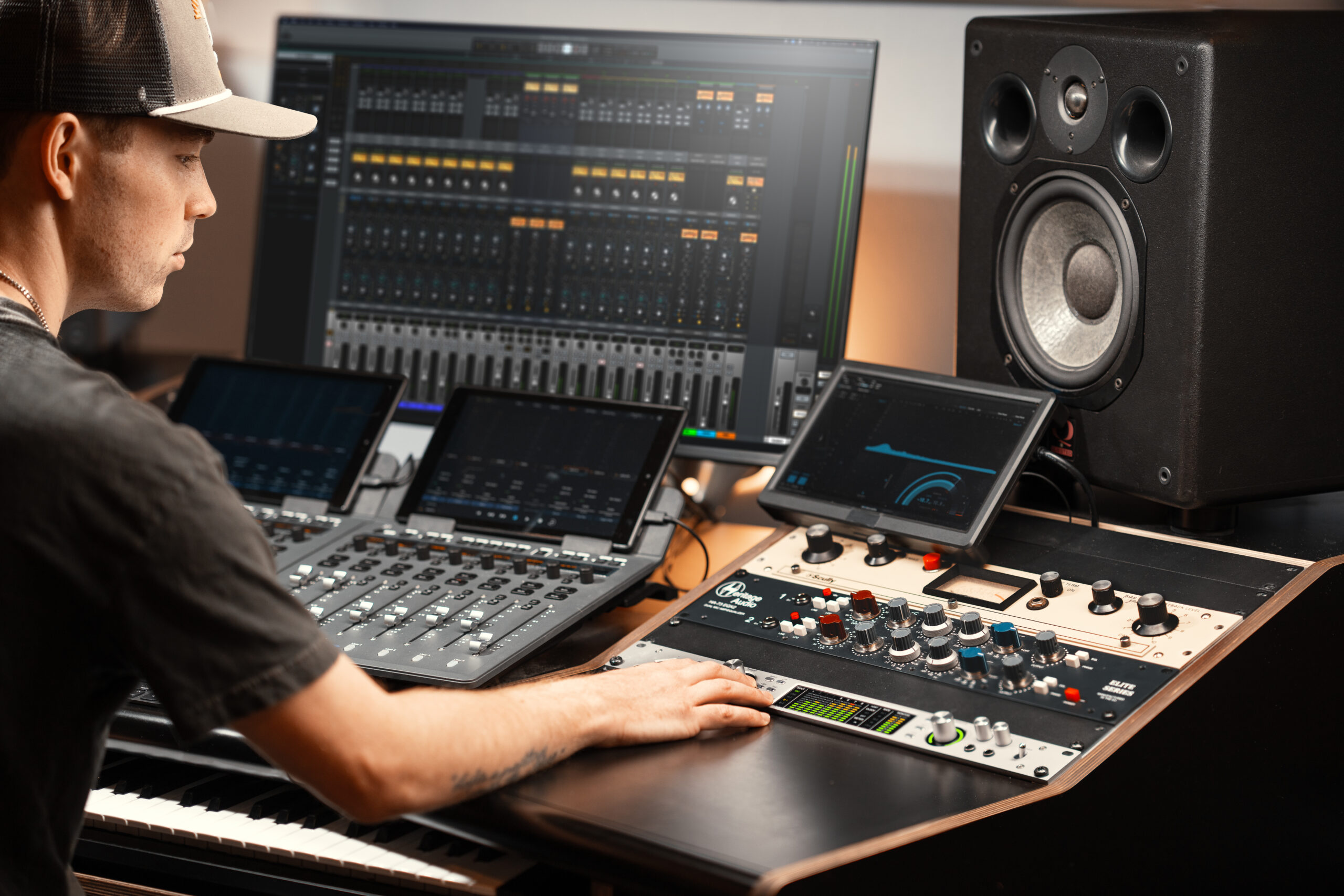 UNIVERSAL AUDIO Apollo X8 Gen 2 Essentials+