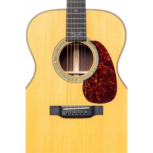 C.F. Martin & Co. 00028 Brooke Ligertwood
